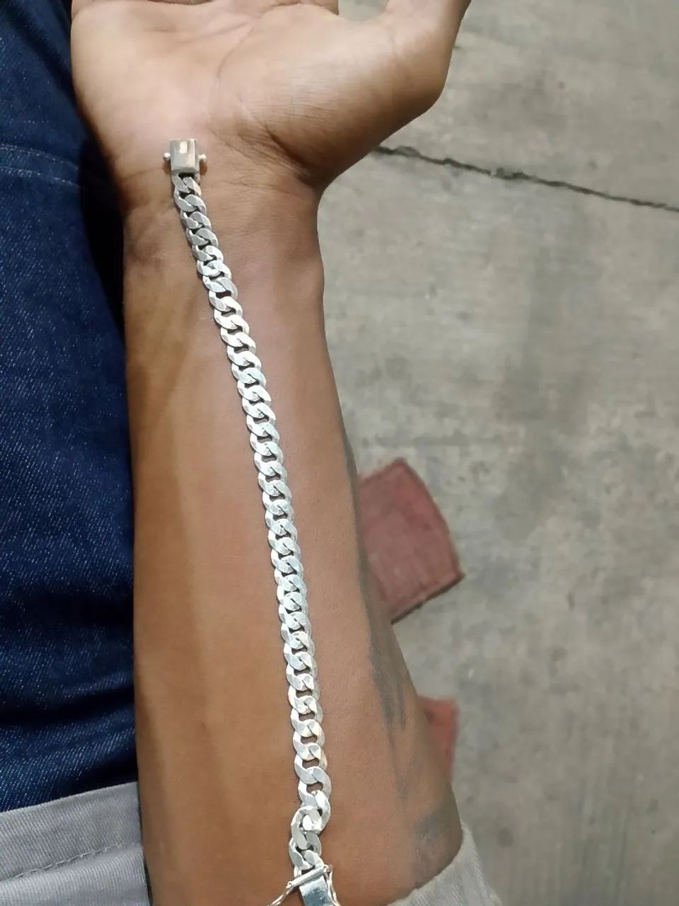 Vendo pulseira de prata tranca caixão 8mm - Foto 4
