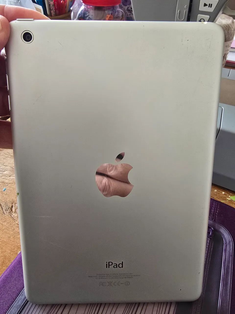 Ipad 1a geraçao M1432 branco com teclado externo e capa - Foto 2
