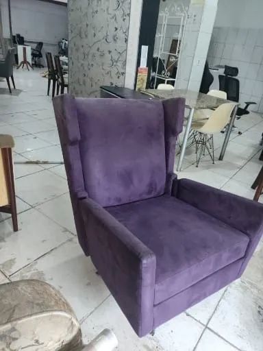 (Cód 028) Linda Poltrona Giratória grande e estofada em tecido Roxo super confortável  - Foto 3