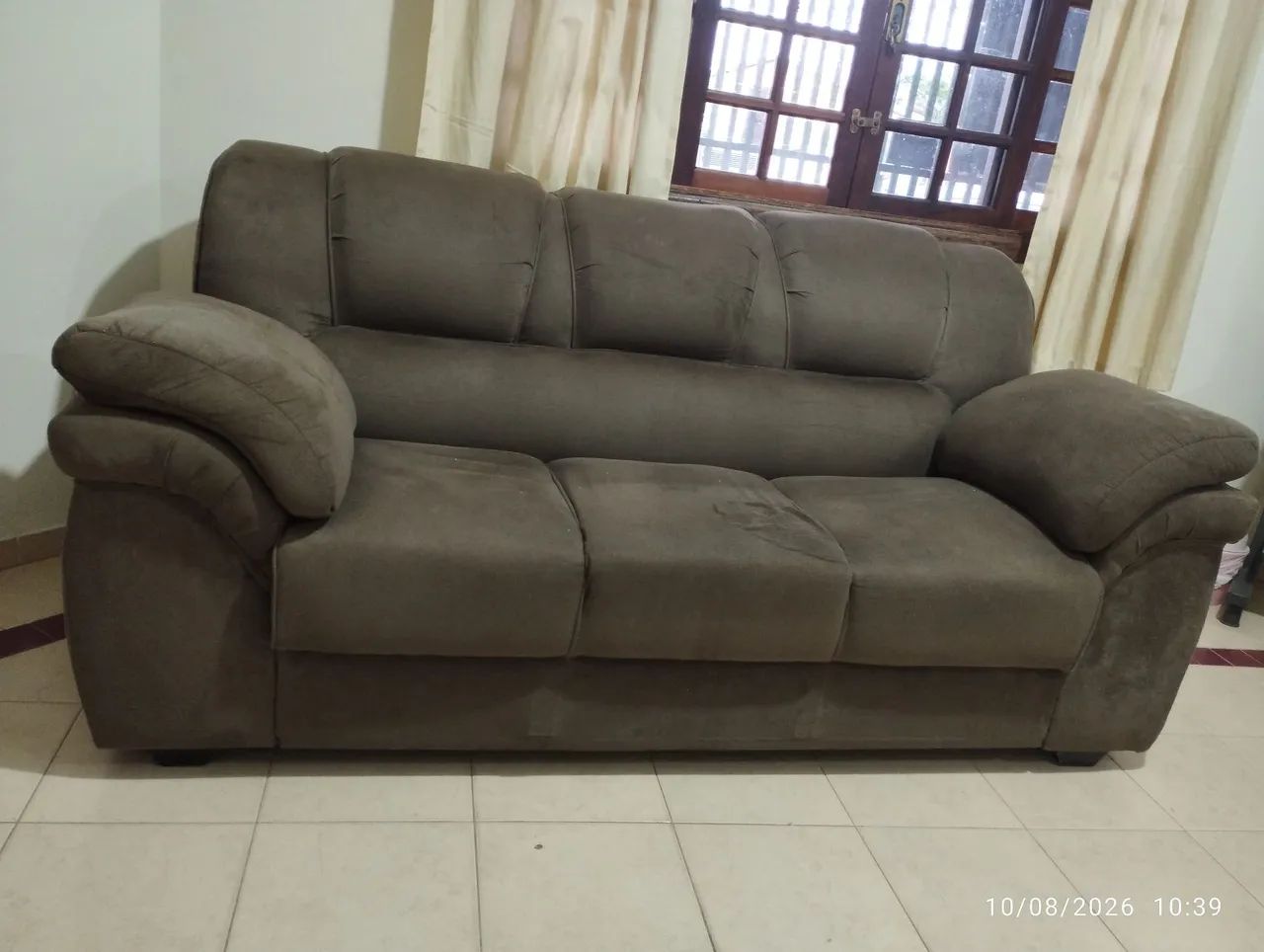 Vendo sofá três lugares no Suede em perfeito estado de conservação 