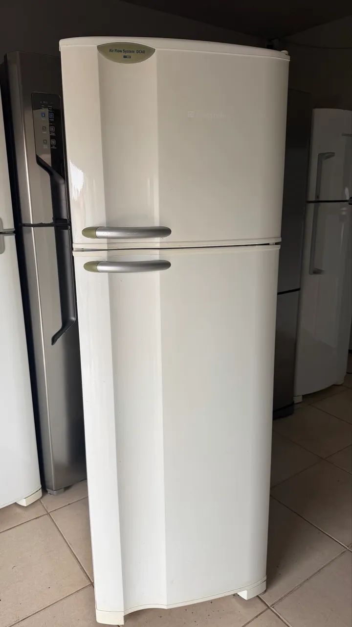 Geladeira Eletrolux Duplex 220v funcionando perfeitamente  - Foto 2