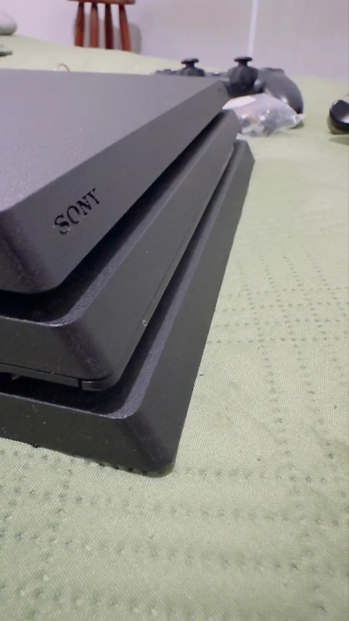 PS4 PRO  1TB - Foto 2