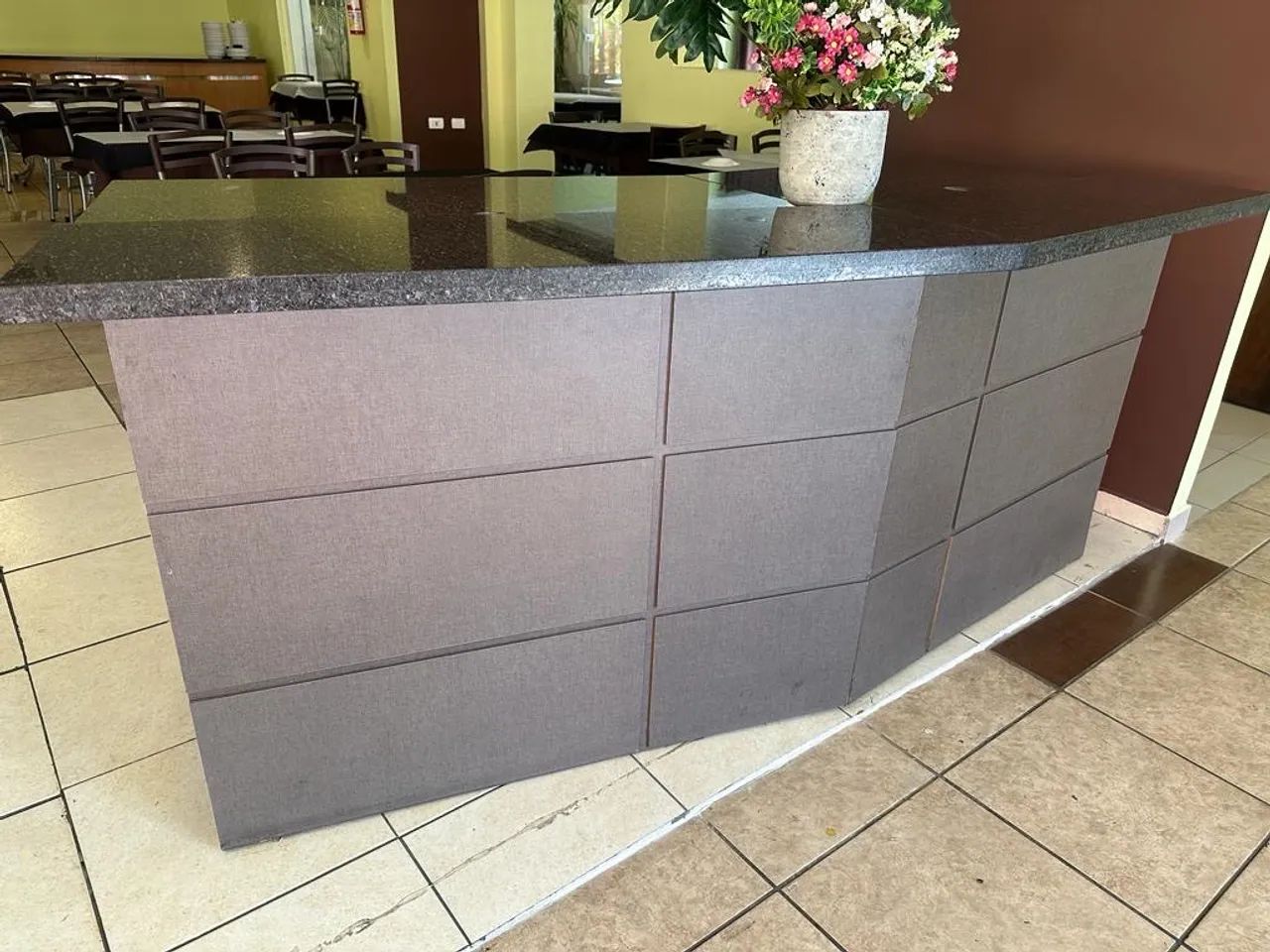 Balcão tampo de granito