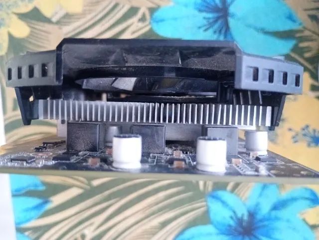 Placa de Vídeo Nvidia GTX 550 Ti 1GB (GTX 750 TI FAKE) - FUNCIONANDO