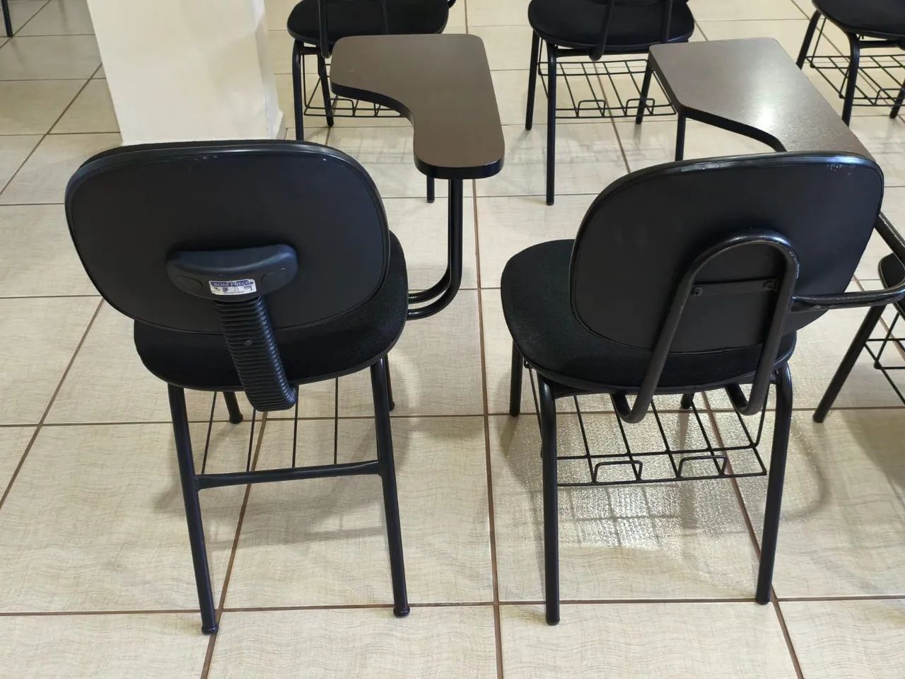 Cadeiras universitária em ótimo estado - Foto 4