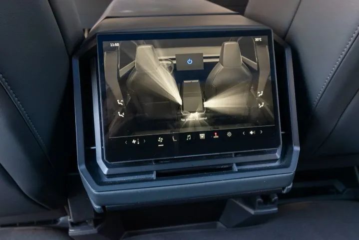 Tesla Cybertruck Foundation, foto 15 de 17