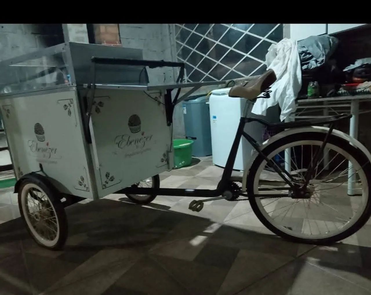 Carrinho de lanches e  bolos  em geral