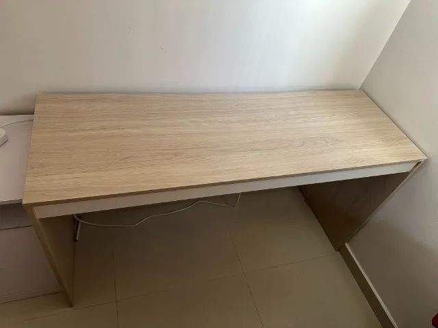 Mesa de escritório (1,40m X 45cm X 75 cm)
