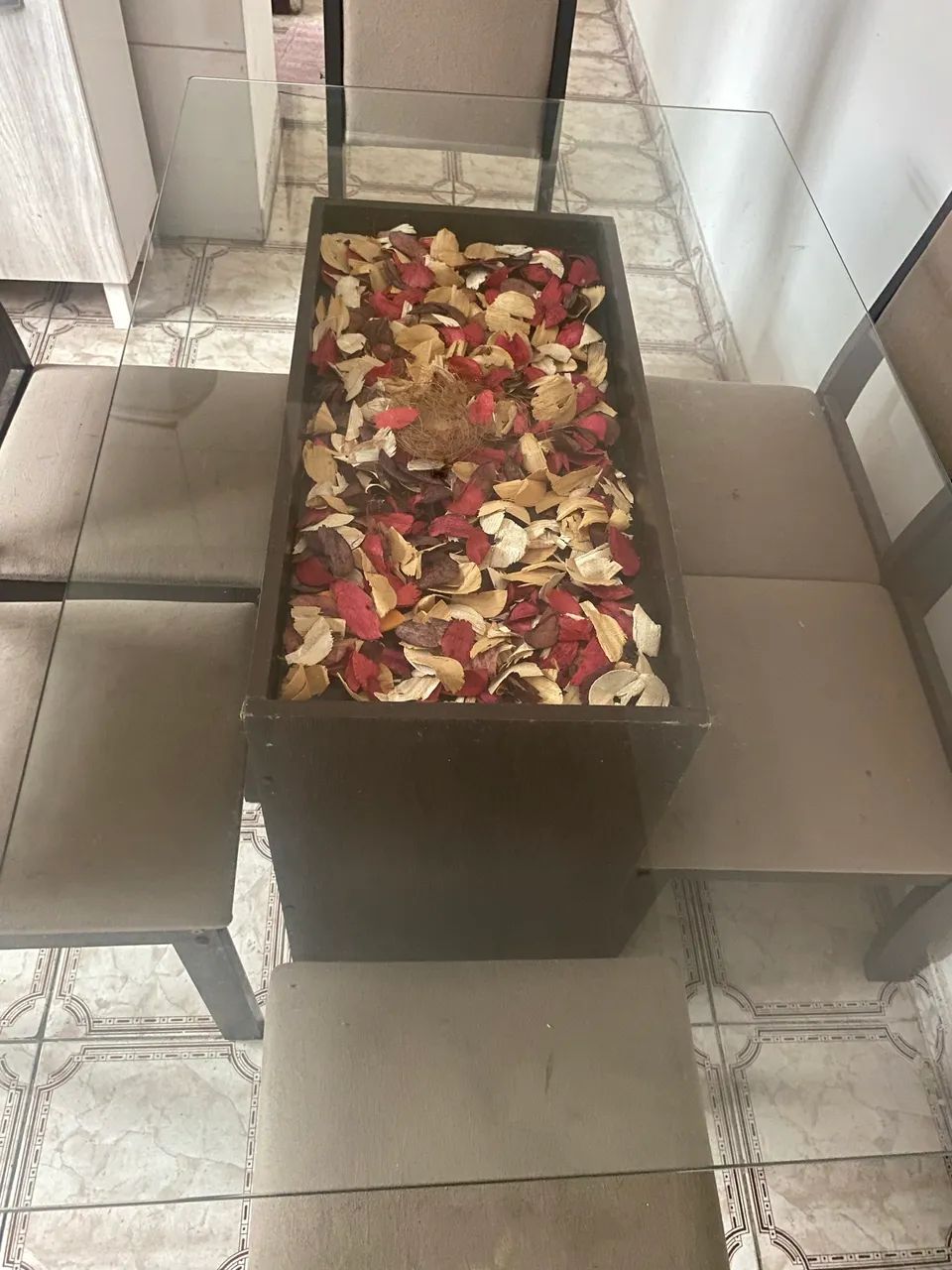 Mesa de vidro com 6 lugares 