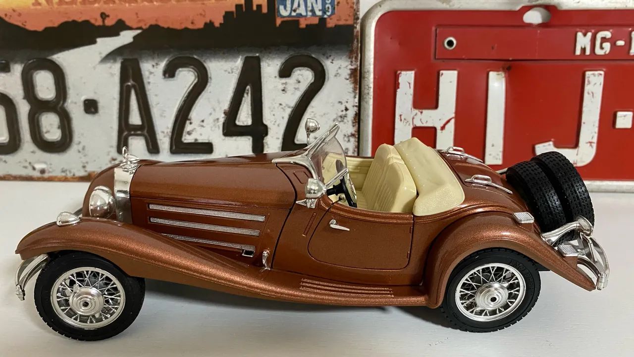Miniatura Mercedes-Benz 1/18  - Foto 2