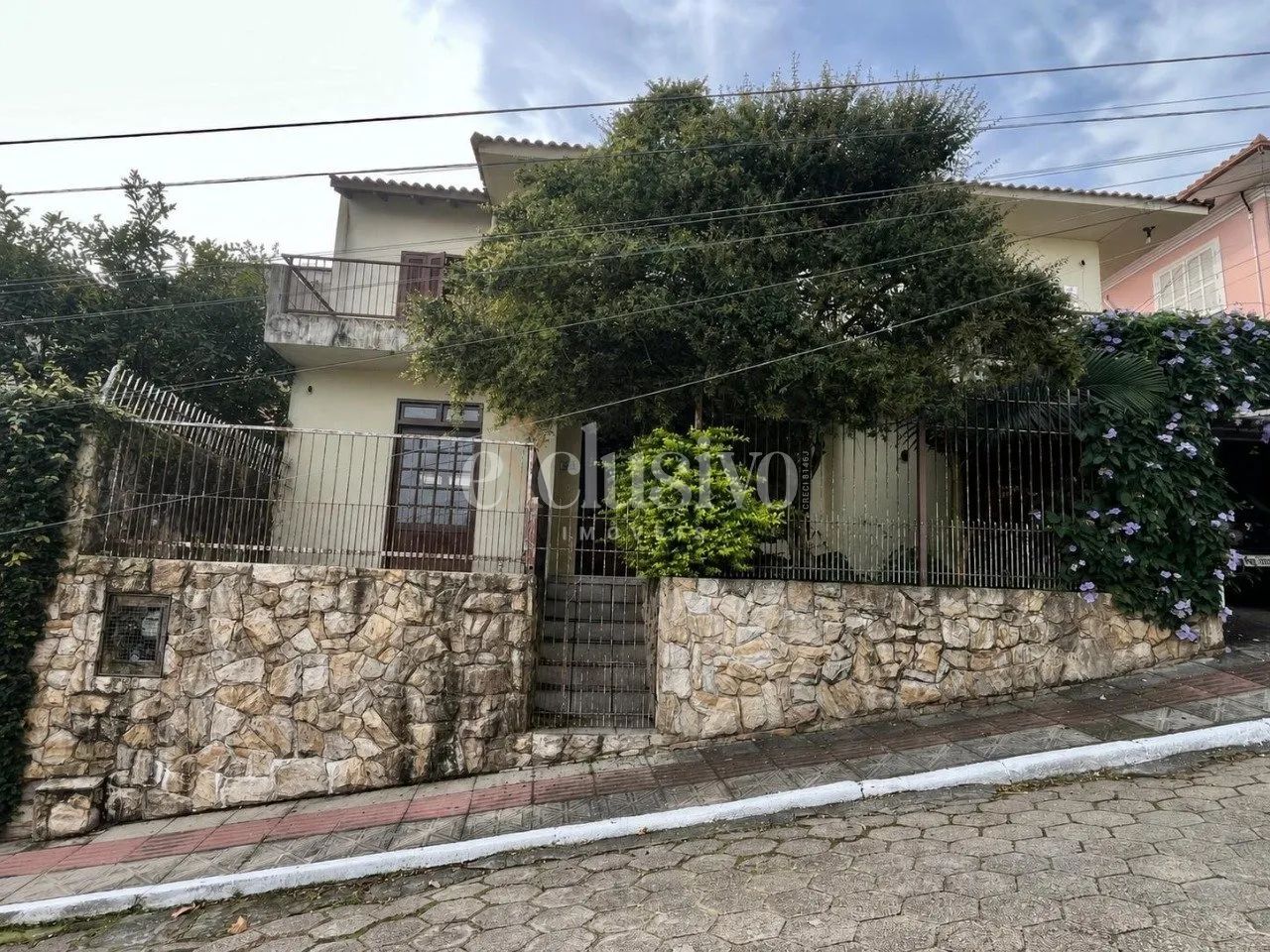 Casa com 5 dormitórios no Itaguaçu