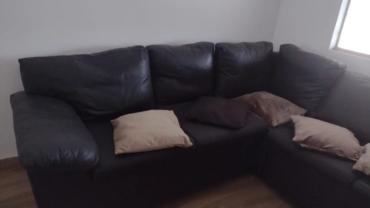 Sofá  de canto preto curvin - Foto 3