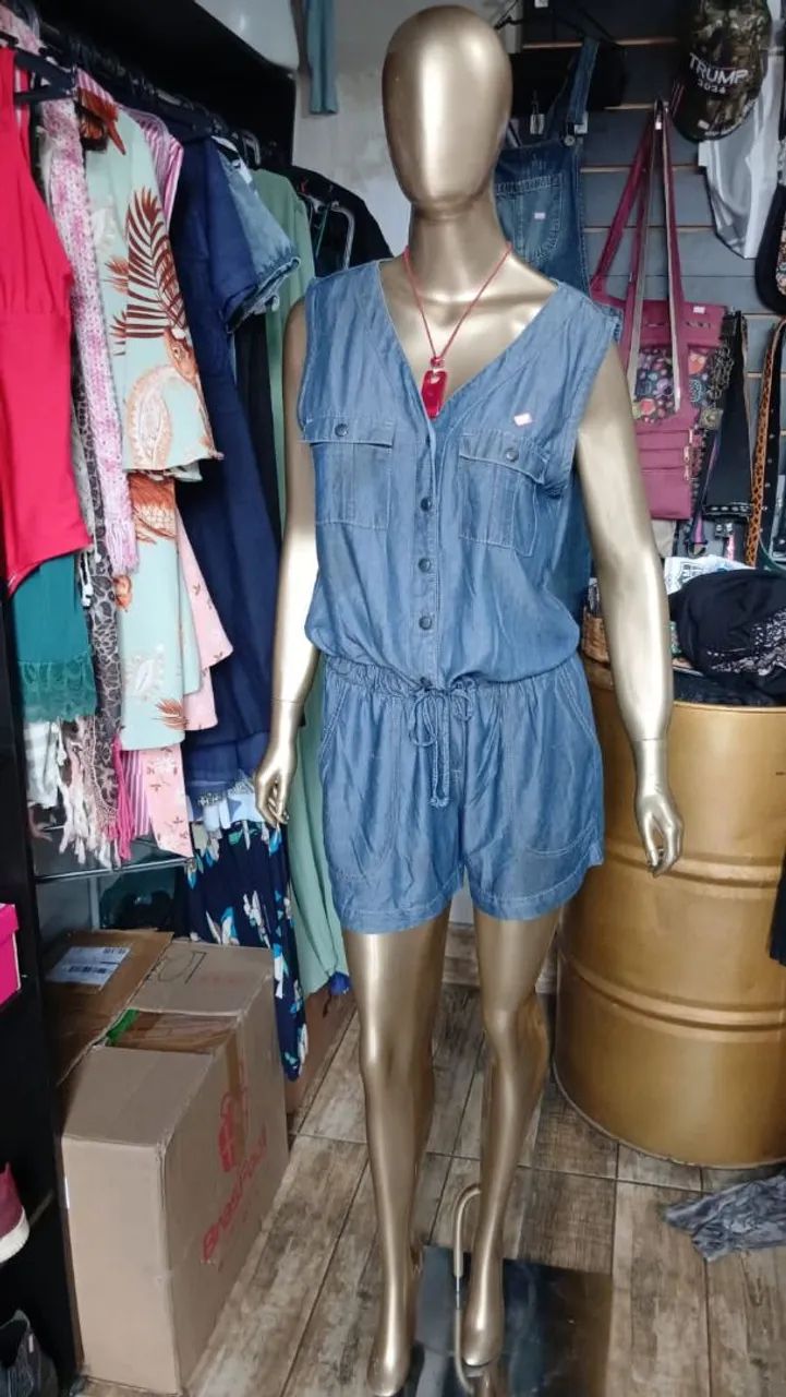 UM Macacão jeans e dois vestidos N46  - Foto 2