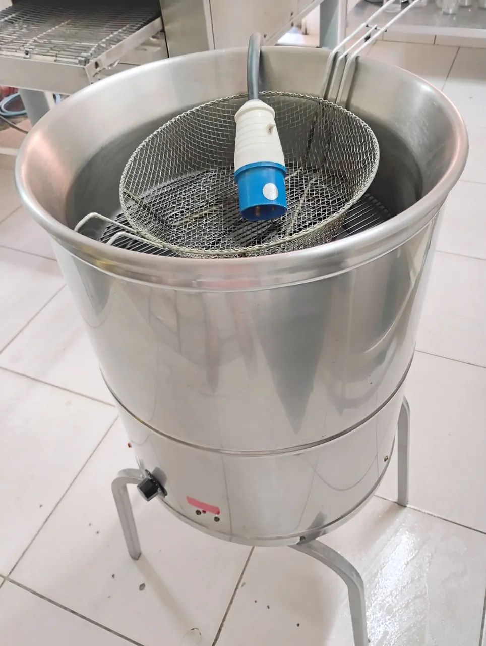 Vendo condimentadora e fritadeira. - Foto 3