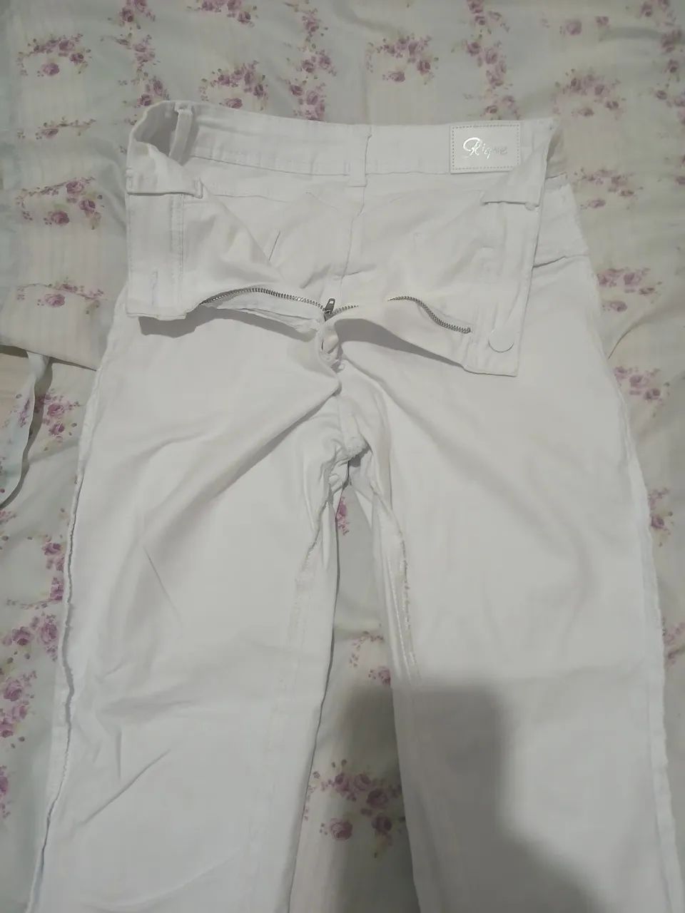 Calça branca 40 blusa branca  - Foto 2