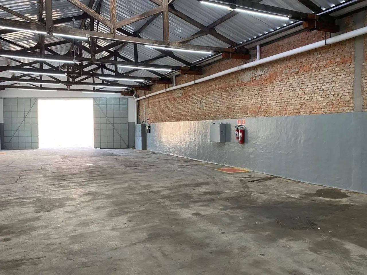Comercial 420m² Centro Jundiaí SP | Pé-direito 4m, 3 banheiros - Foto 4