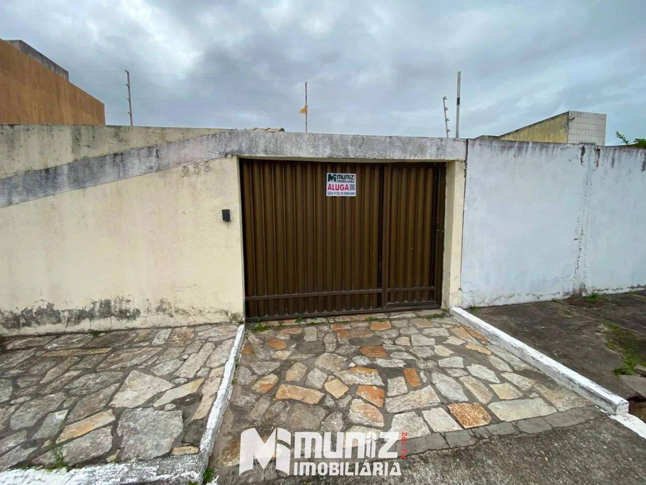 CASA PARA ALUGAR COM 3 QUARTOS NA ARUANA!