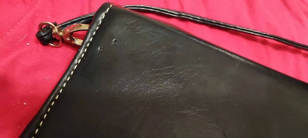 Bolsa média azul marinho para para dia a dia e eventos usada - Foto 3