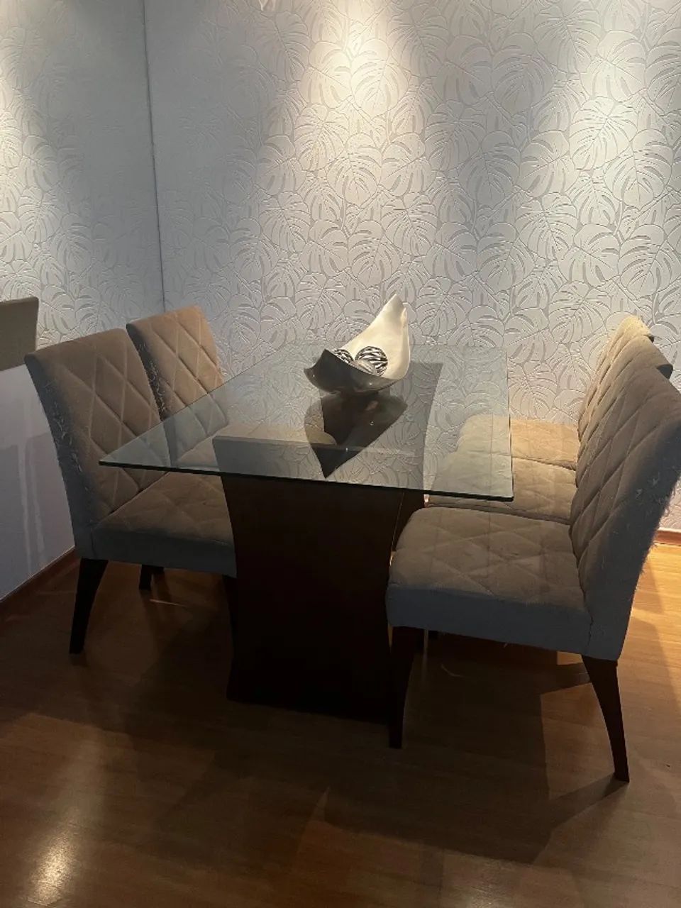 Mesa de jantar para 6 lugares 