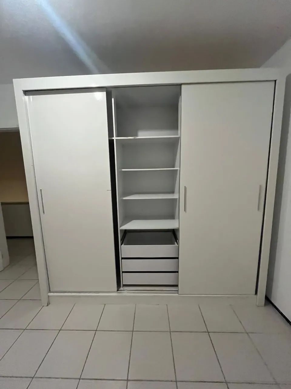 Guarda-roupa 3 portas  - Foto 3