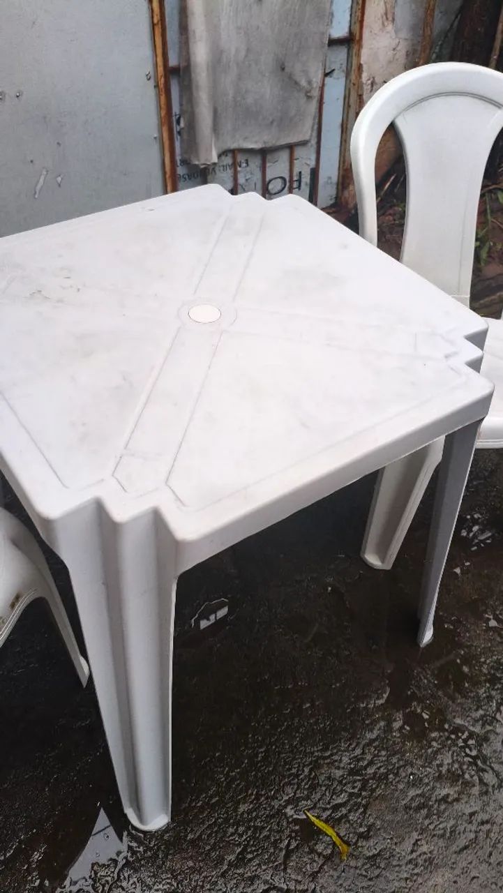 Mesa de plástico com duas cadeiras  - Foto 2
