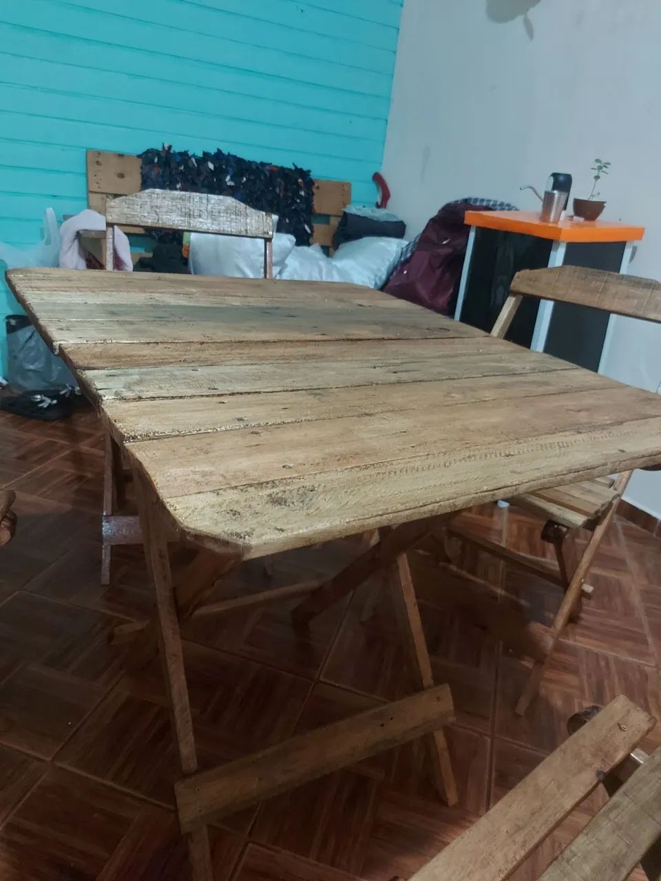 Jogo de mesa com 4 cadeiras de pallet - Foto 3