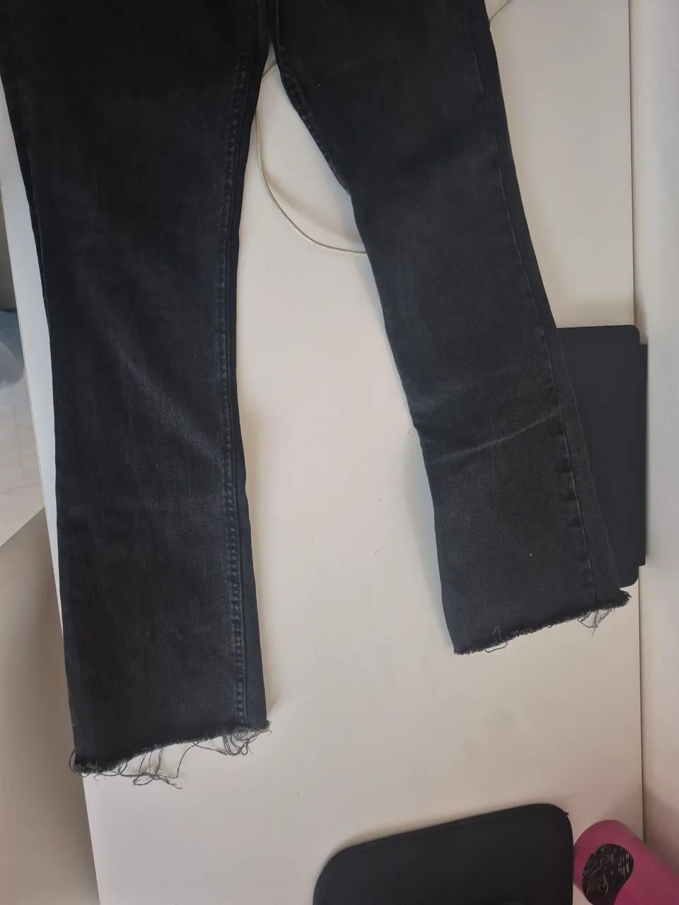 Calça skinny com barra aberta preta zara 34 - Foto 2