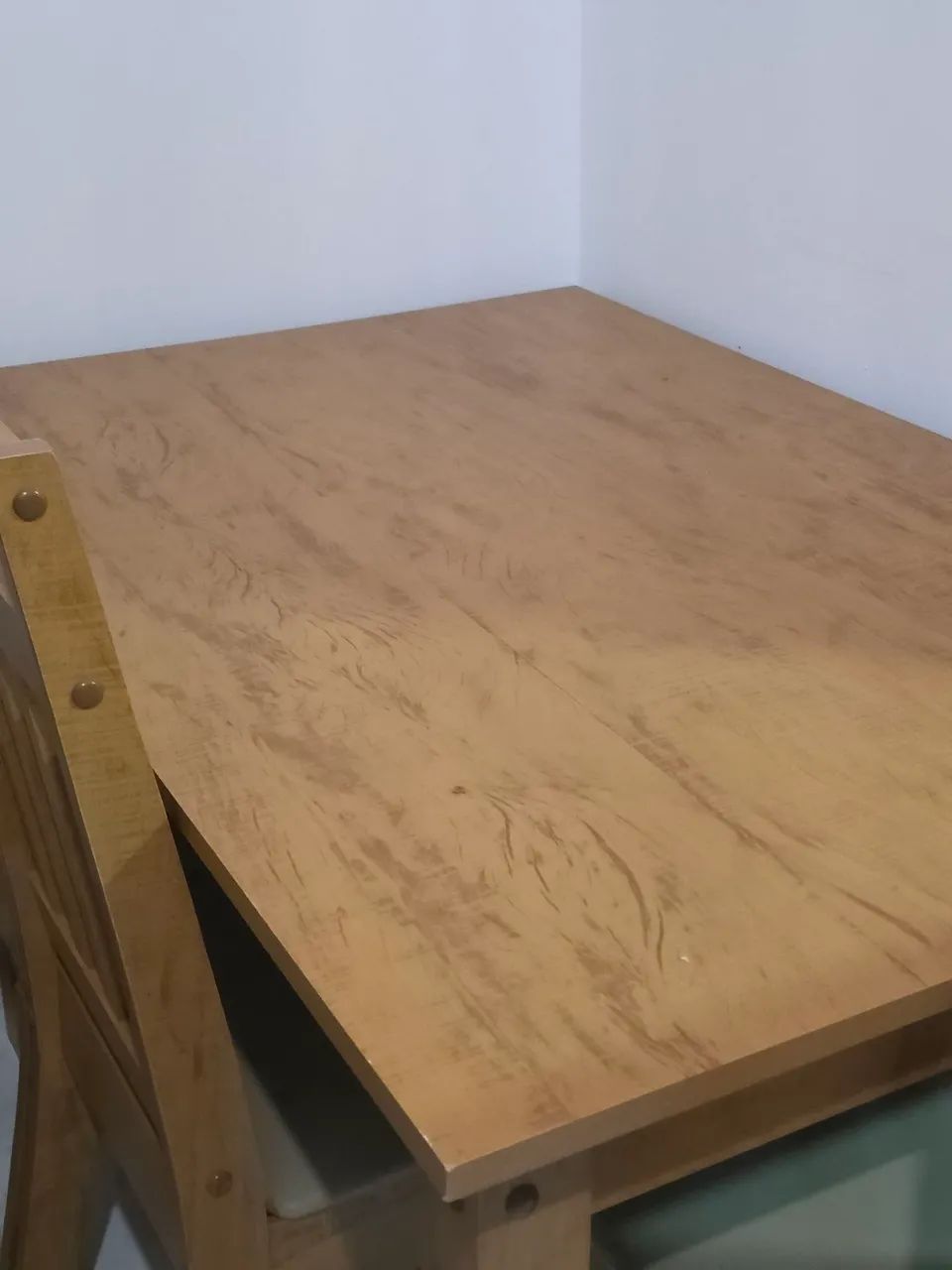 Mesa de Jantar em Madeira com 4 Cadeiras - Ótimo Estado
