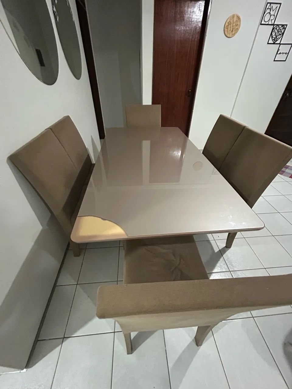 Mesa com tampo de vidro MDF e seis cadeiras - Foto 3