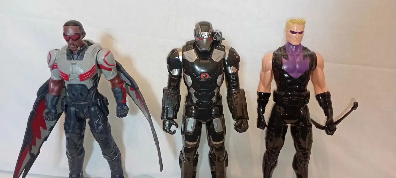 Bonecos Marvel e DC 