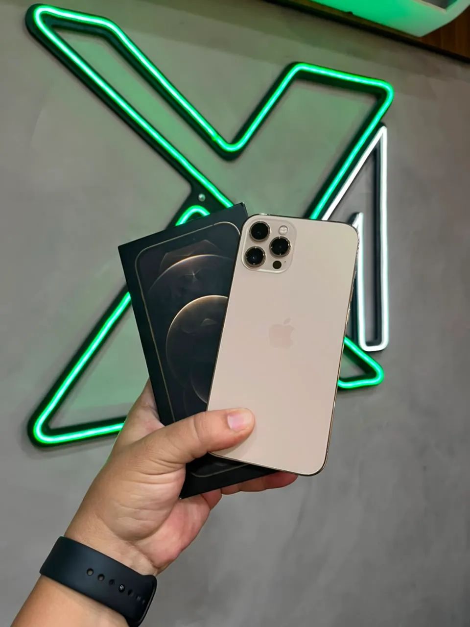 iPhone 12 Pro maxx com garantia - levo até você  - Foto 3