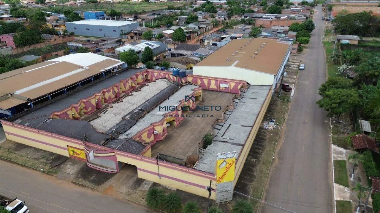 IMÓVEL COMERCIAL COM AMPLO TERRENO.