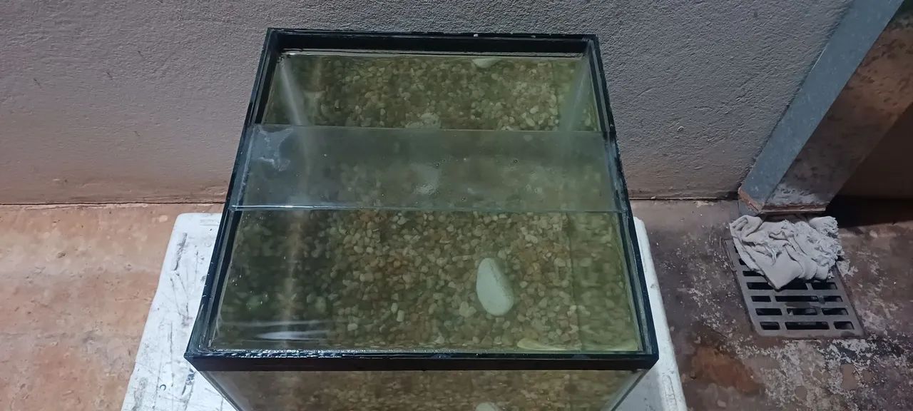 Vendo aquario de 64 litros - Foto 3