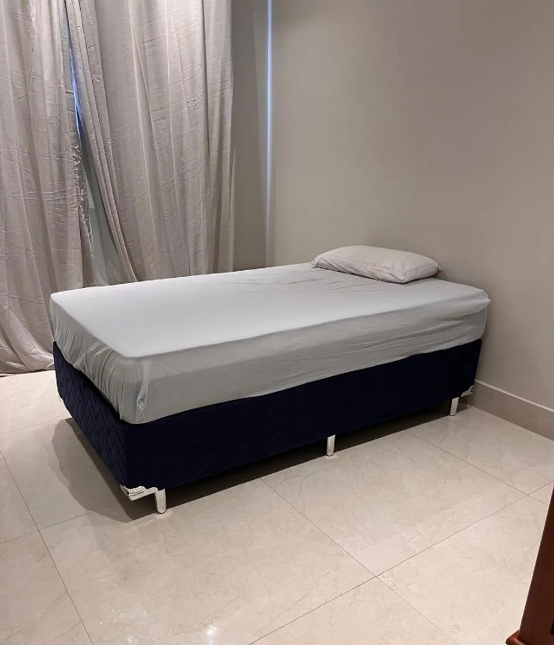 Cama de solteiro da marca Rodrigues (box + colchão)