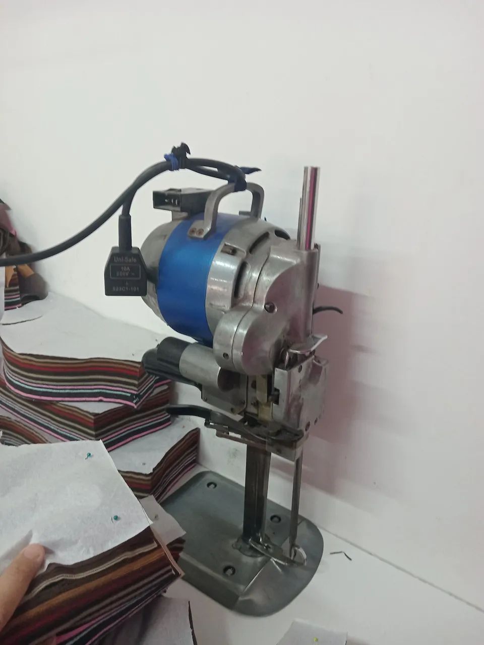 Vendo uma máquina de cortar tecidos 8 polegadas  - Foto 2