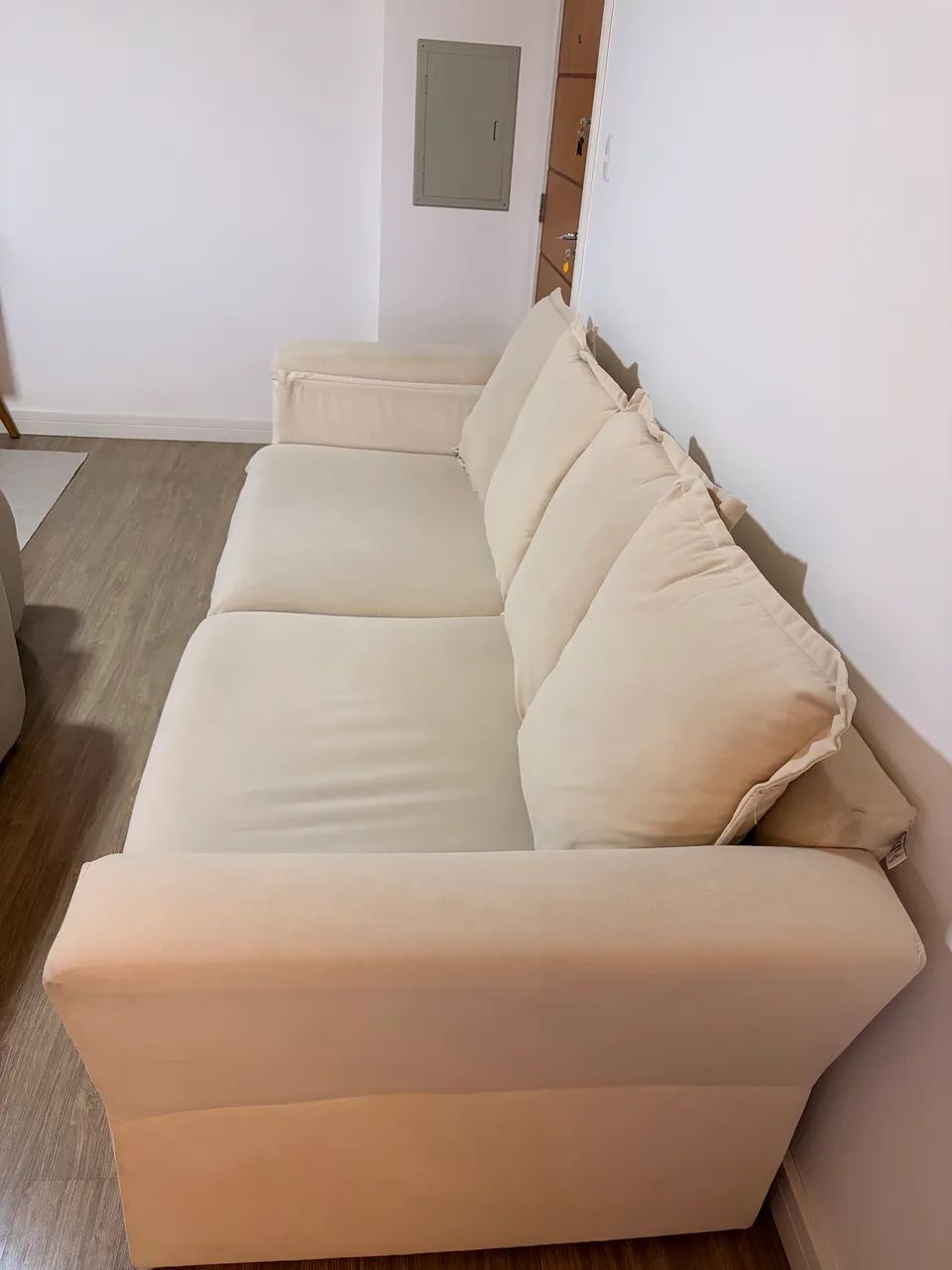 Sofá 4 lugares - Estiloso e confortável - Foto 2