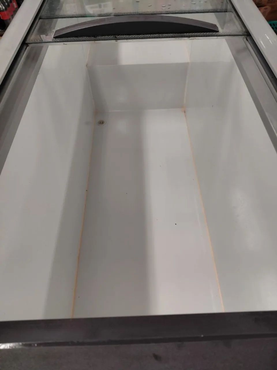 Freezer e Expositor Horizontal Metalfrio 505 Litros Branco NF55SB 220V - Foto 2