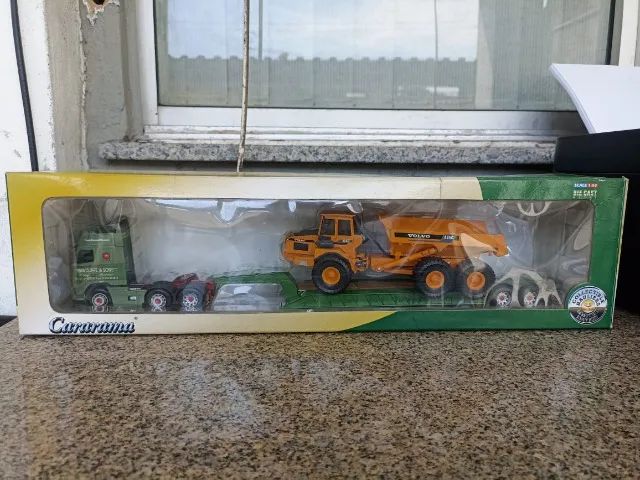 Miniaturas de caminhões Volvo e Scania - Foto 2