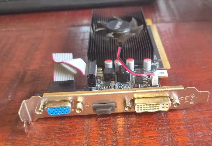 Placa de vídeo Geforce GT 210 1G D3 - Foto 2