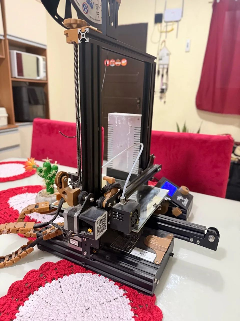 Impressora 3D Ender 3 com cartão e filamento - Foto 2