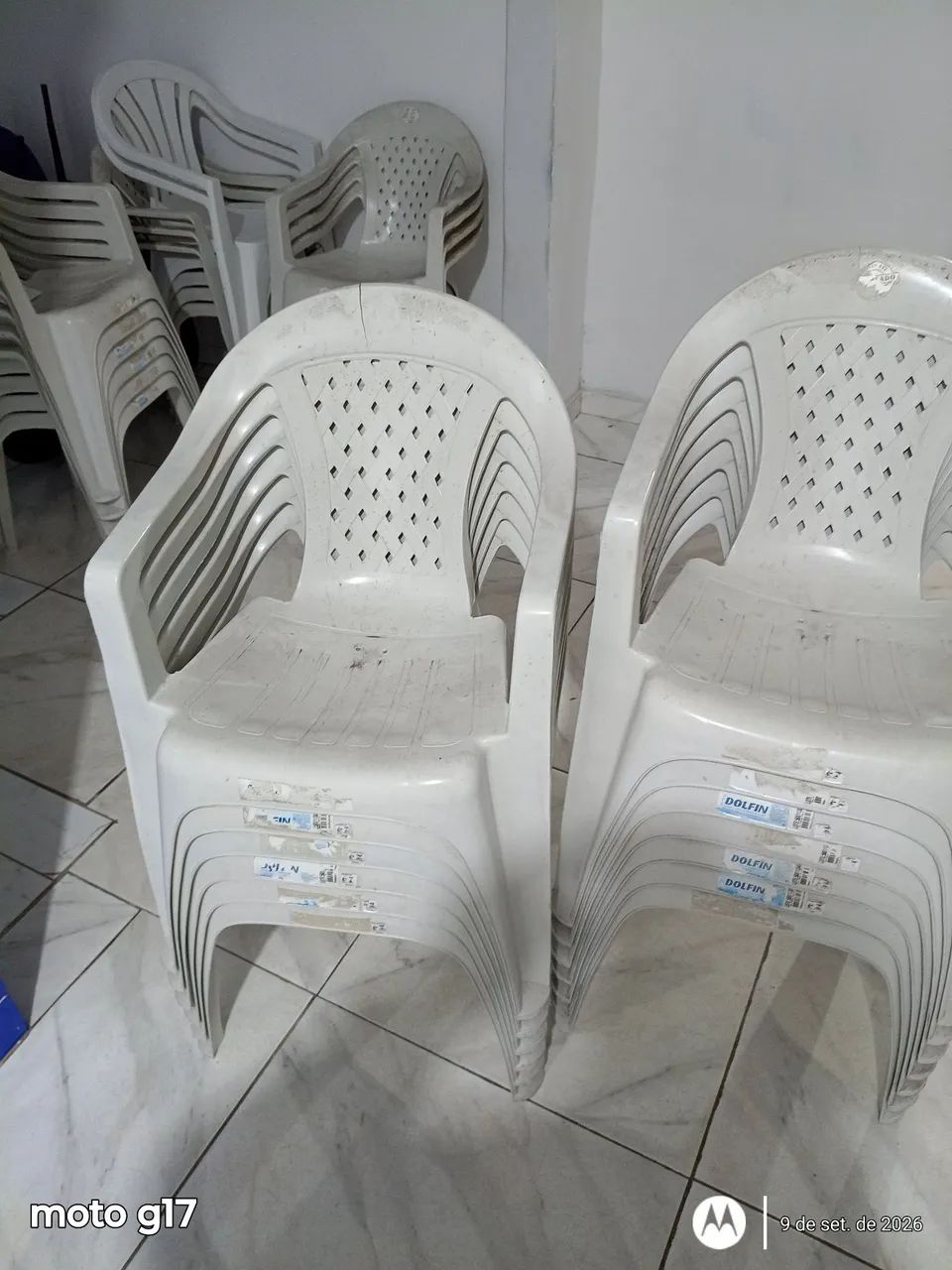 Vendo cadeiras de plástico  - Foto 3