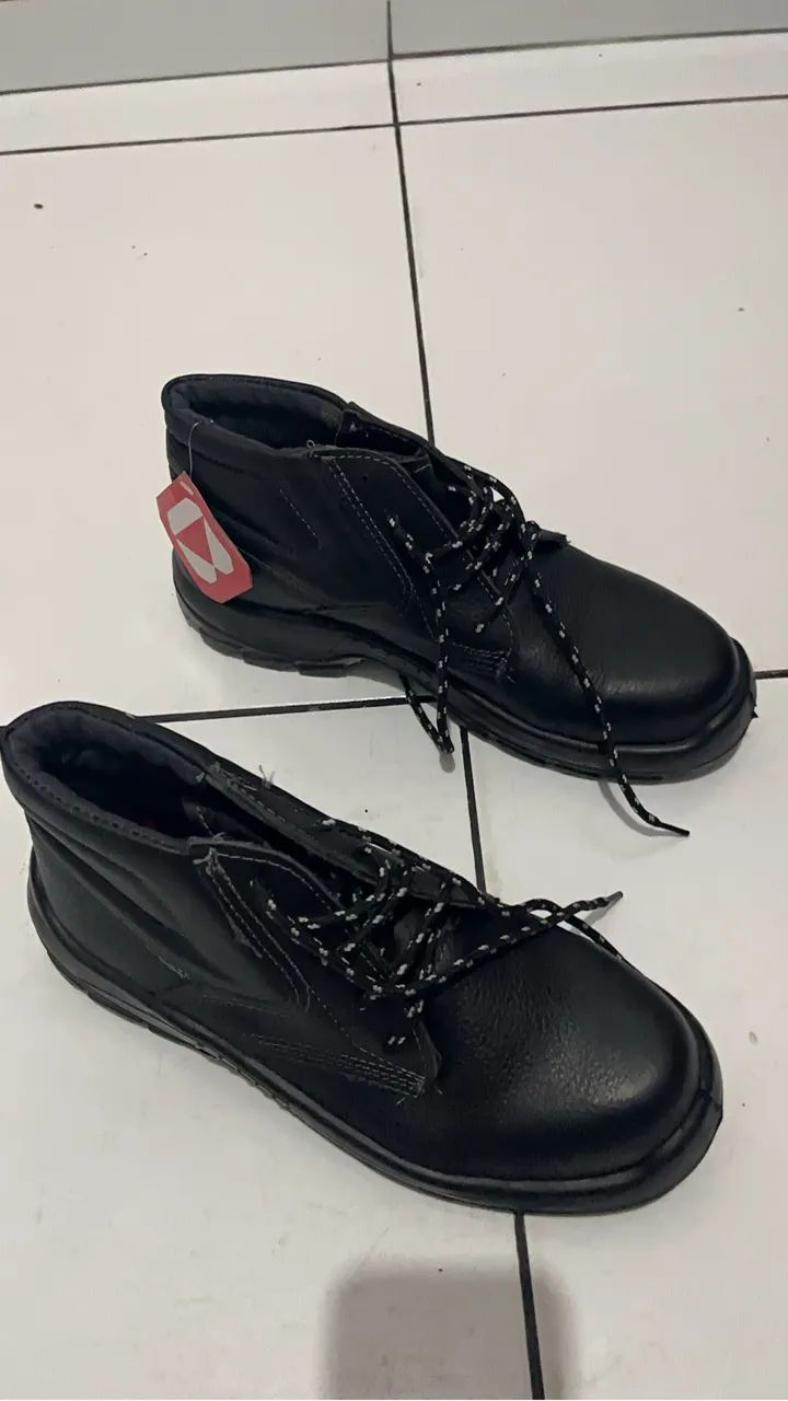 Bota  com biqueira de aço Brasil