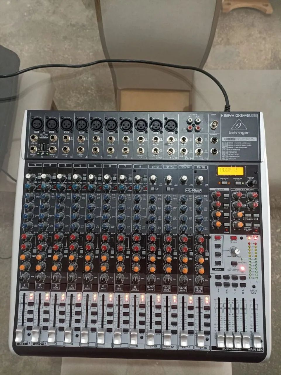 Mesa de som Behringer  - Foto 2