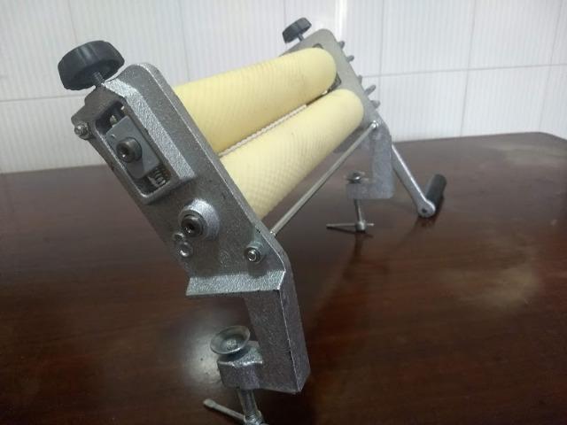 Cilindro Alveolador de Cera de Abelha, apicultura, estampadora de cera, apicultor, abelhas - Foto 4