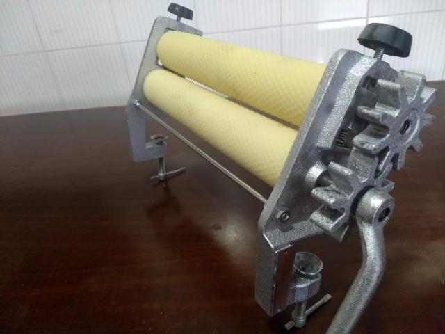 Cilindro Alveolador de Cera de Abelha, apicultura, estampadora de cera, apicultor, abelhas - Foto 2