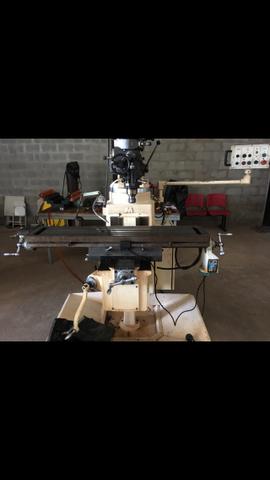 Máquina de usinagem - Foto 2