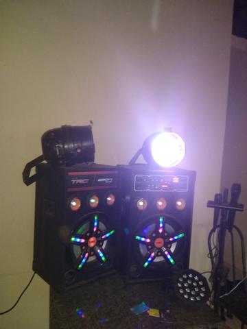2 caixas de som com microfones e mais tres 3 canhões de luz . - Foto 2