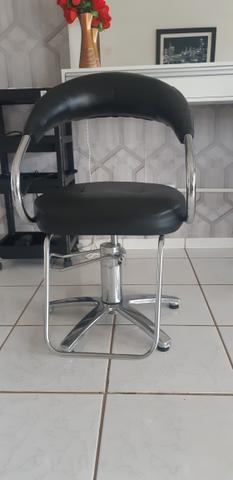 Vendo cadeira de cabeleireira
