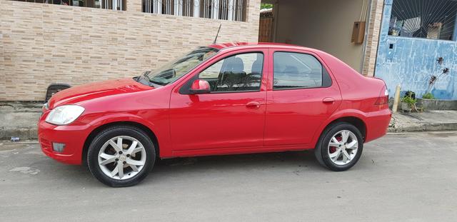 Prisma 2012 vermelho