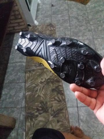 Chutera umbro zera 75 reais .80 pra entrega * - Foto 3